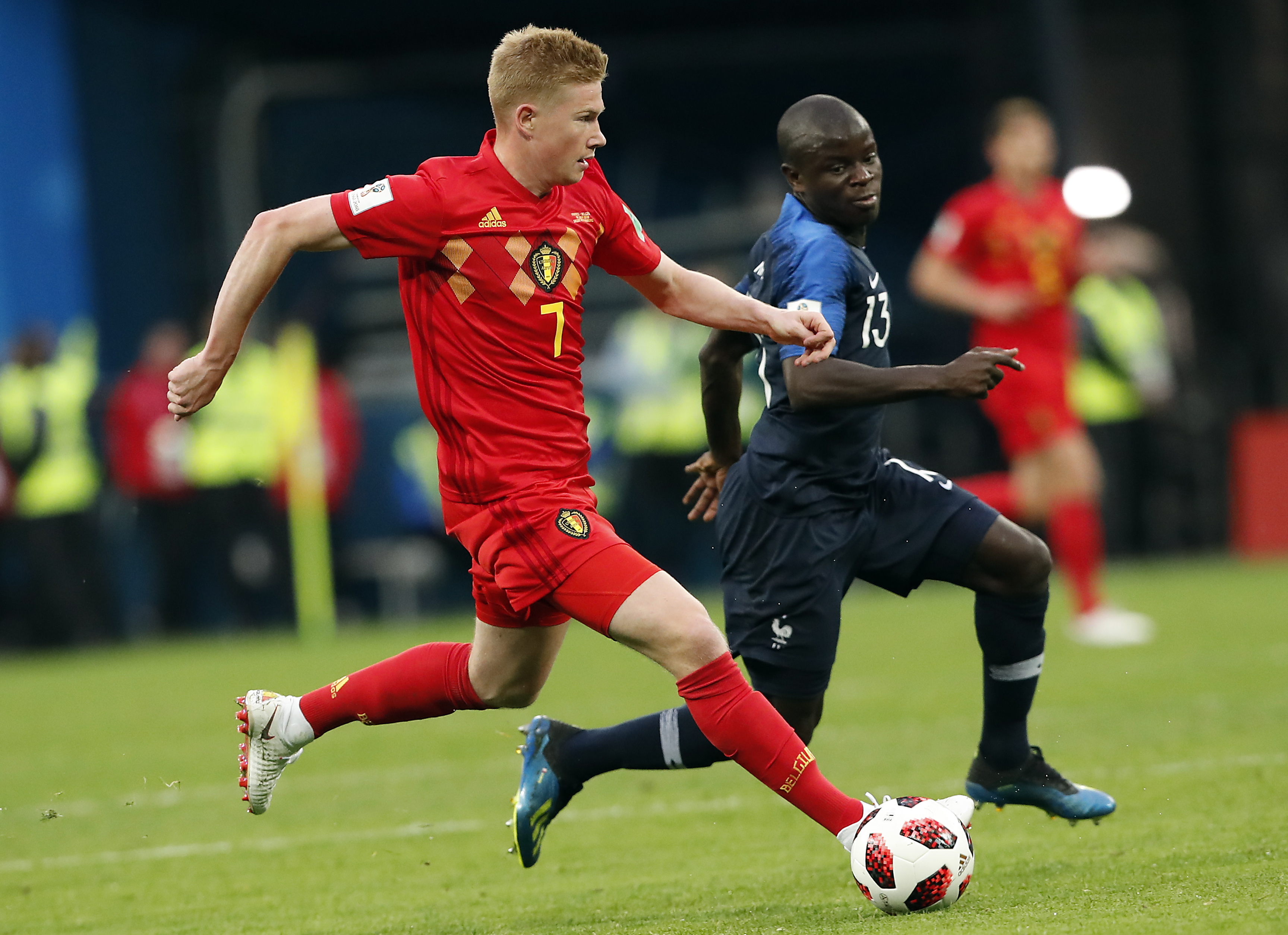 法国球队在俄罗斯比赛中惊险获胜 法国球队在俄罗斯比赛中惊险获胜